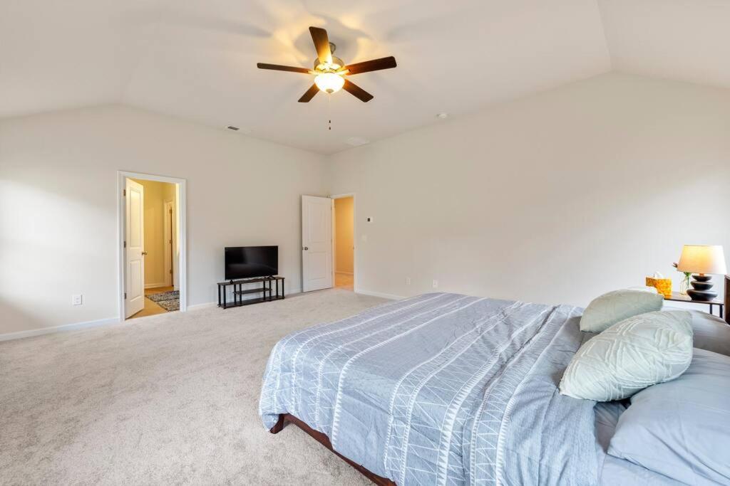 Holiday home Brand New Modern House! 10min From Atl Airport *