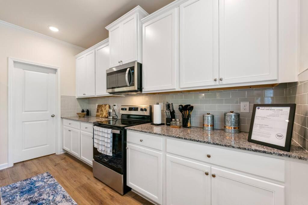 Holiday home Brand New Modern House! 10min From Atl Airport