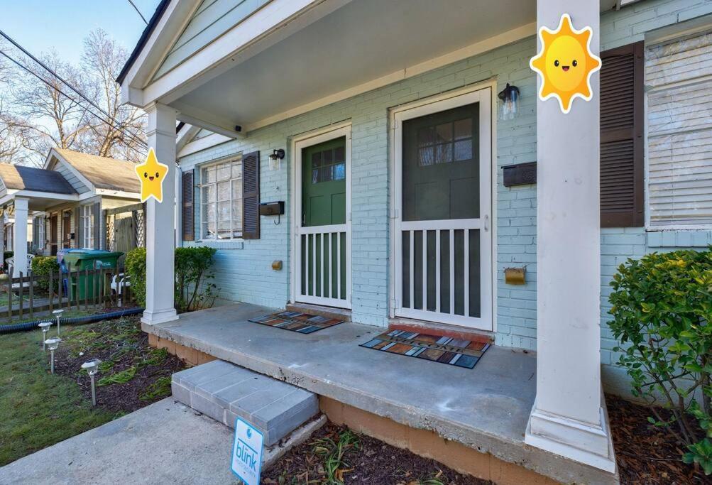 5min-grant Park With Fenced Yard, Parking And Pet Friendly Holiday home