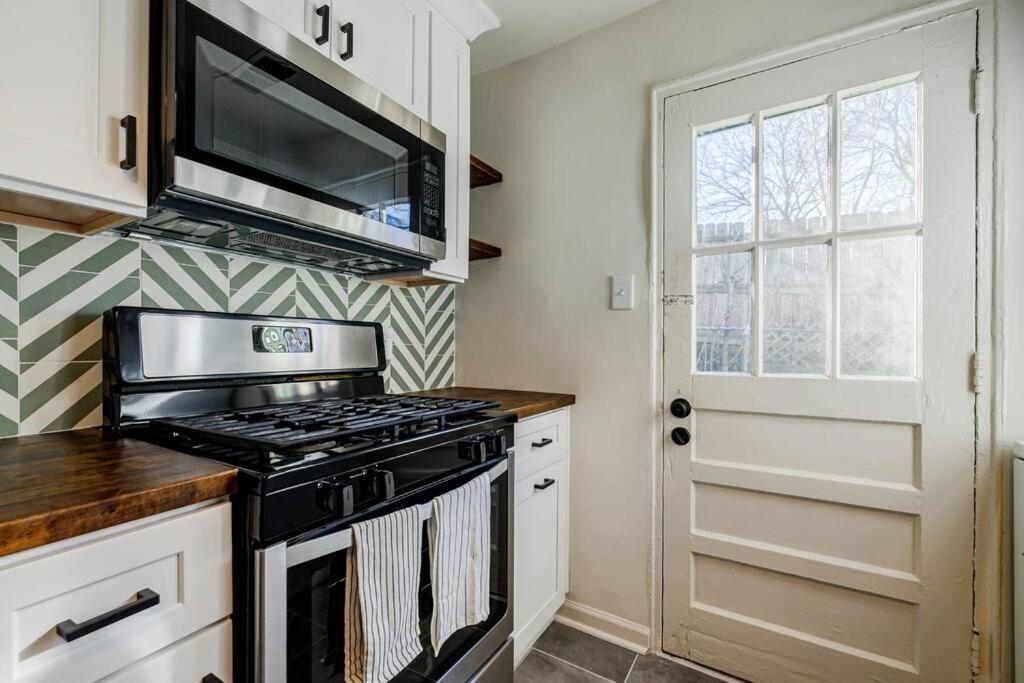 5min-grant Park With Fenced Yard, Parking And Pet Friendly *