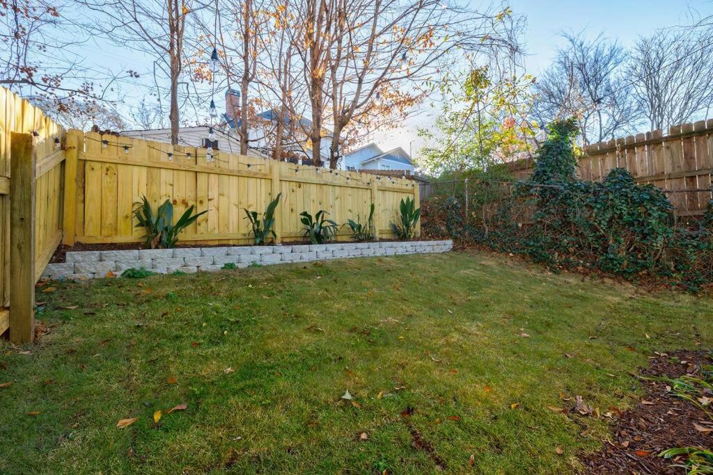 Holiday home 5min-grant Park With Fenced Yard, Parking And Pet Friendly *