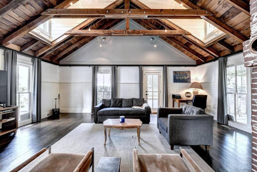 Holiday home Modern In Heart Of The City- Sleeps 12 *