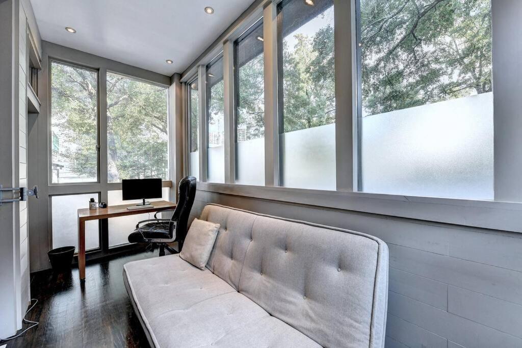 Holiday home Modern In Heart Of The City- Sleeps 12