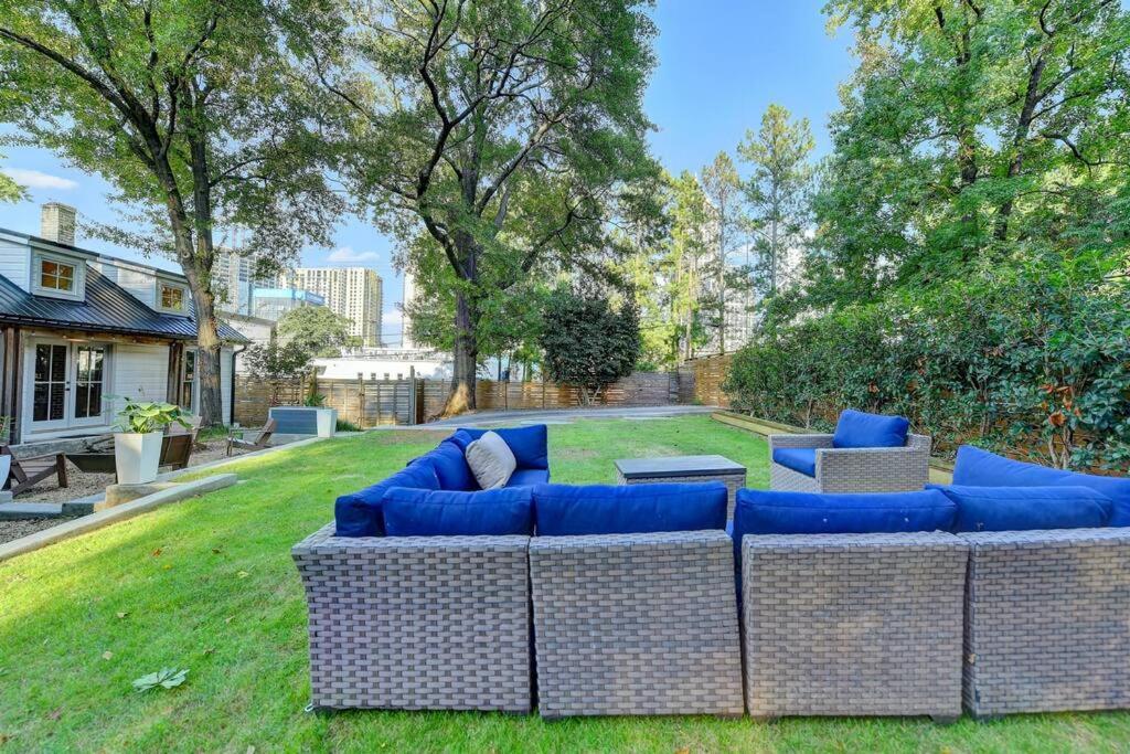 Modern In Heart Of The City- Sleeps 12 Holiday home *