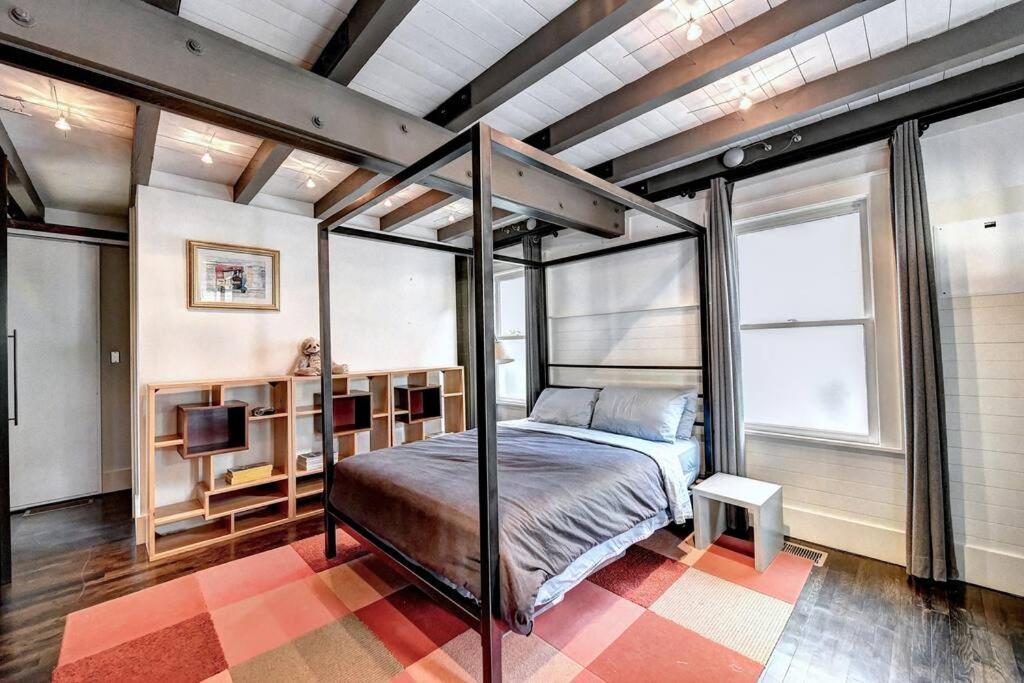 Modern In Heart Of The City- Sleeps 12 Holiday home Atlanta