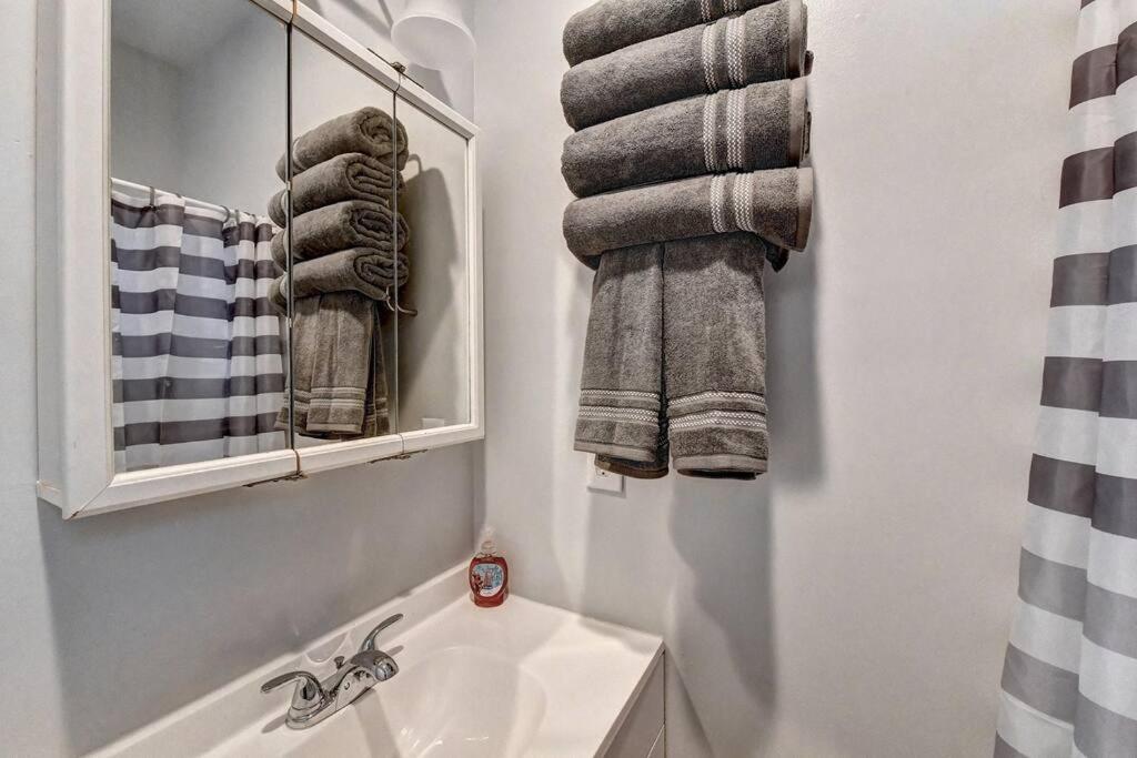 Centrally Located Lux - Sleeps 14