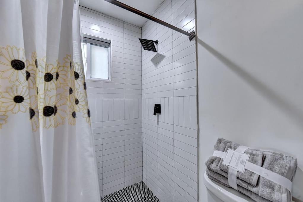 Holiday home New In Midtown- Sleeps 11 For Rent In *