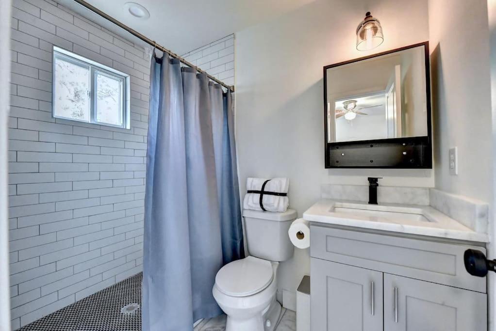 New In Midtown- Sleeps 11 For Rent In *