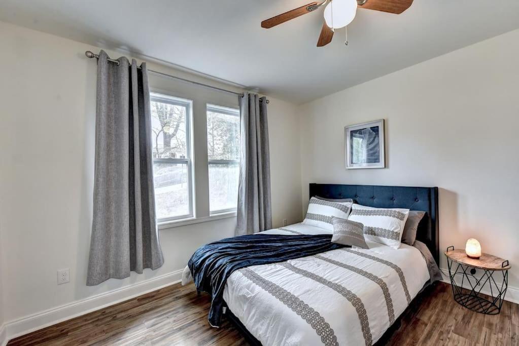 New In Midtown- Sleeps 11 For Rent In Holiday home