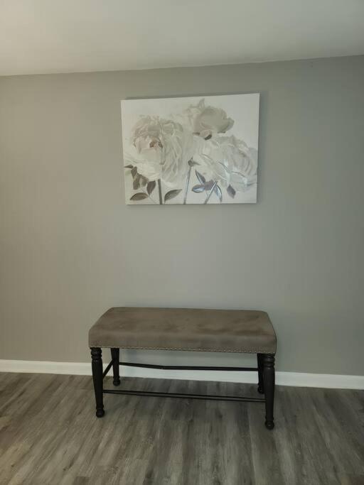 Apartment City Living W/ Free Parking. 9 Miles From Truist! *