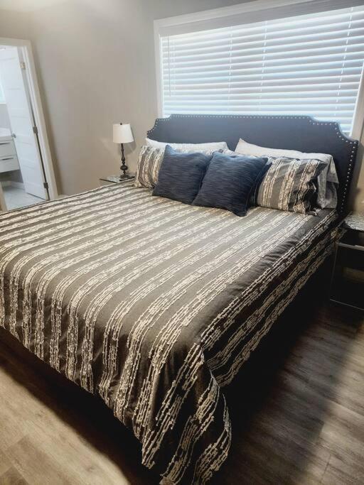 Apartment City Living W/ Free Parking. 9 Miles From Truist! Atlanta