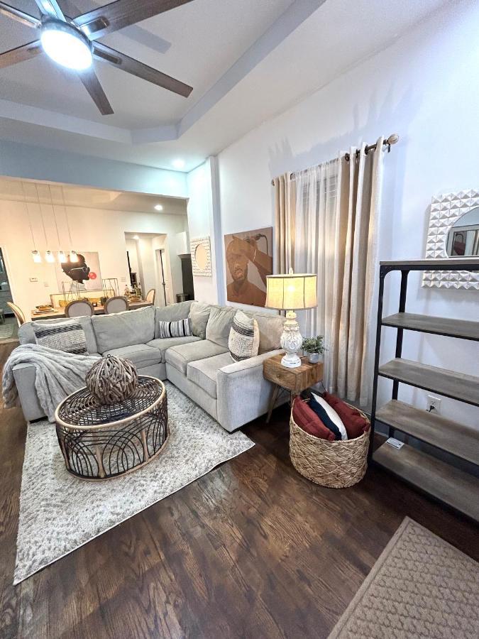 Holiday home Stylish, Fully Furnished In Dwtn