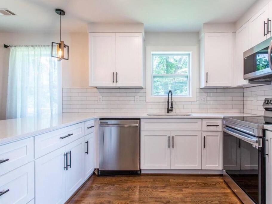 Grove Park- 'newly Renovated' Home- Just Mins From Midtown/downtown Atlanta. *