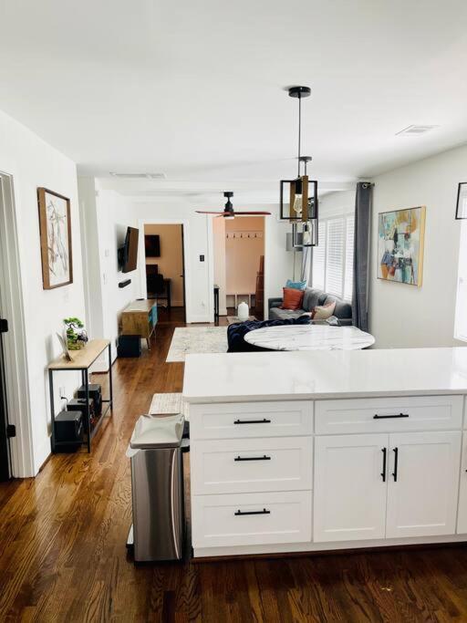 Grove Park- 'newly Renovated' Home- Just Mins From Midtown/downtown Atlanta. Holiday home Atlanta