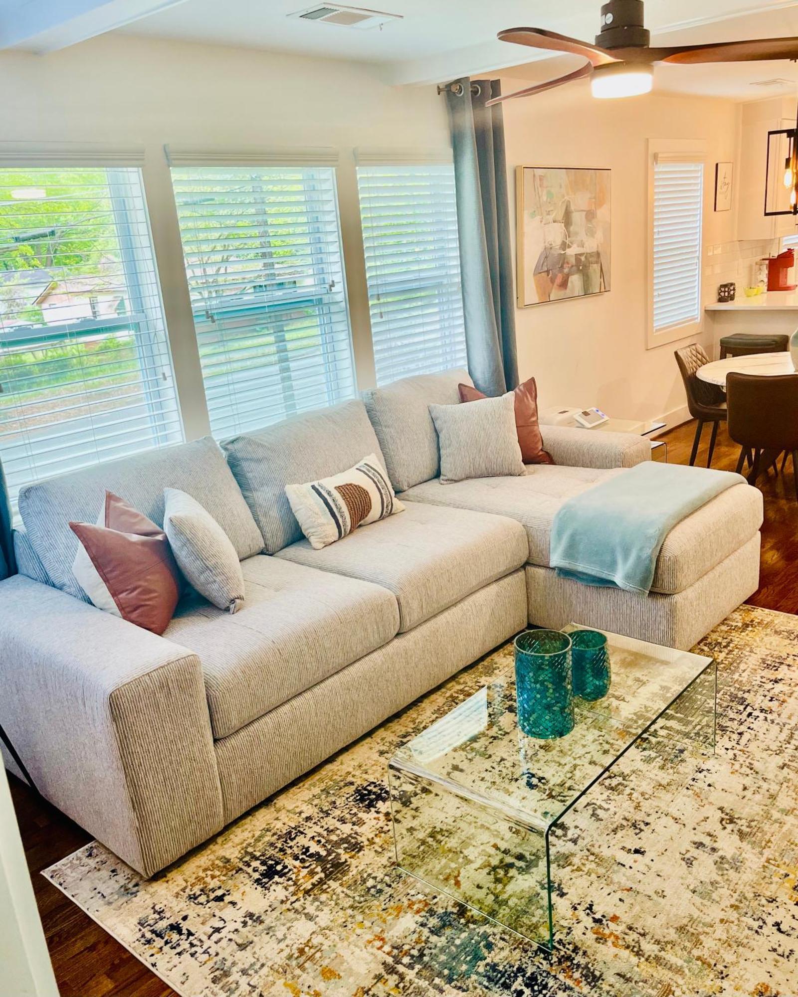 Grove Park- 'newly Renovated' Home- Just Mins From Midtown/downtown Atlanta. Holiday home *