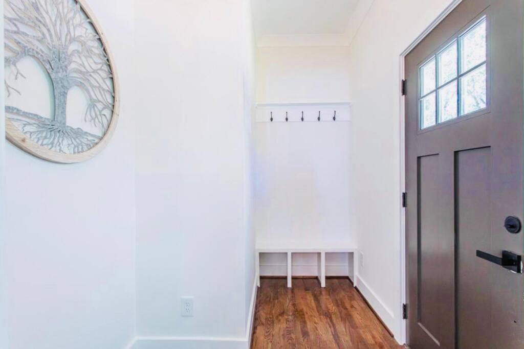 Grove Park- 'newly Renovated' Home- Just Mins From Midtown/downtown Atlanta. Holiday home *