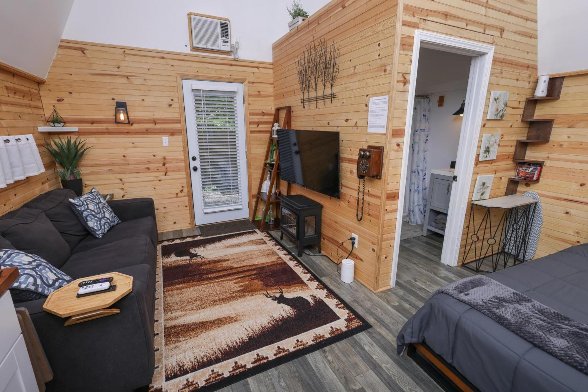 Peaceful Barn Getaway Fire Pit & Daybed Free Pk * Atlanta