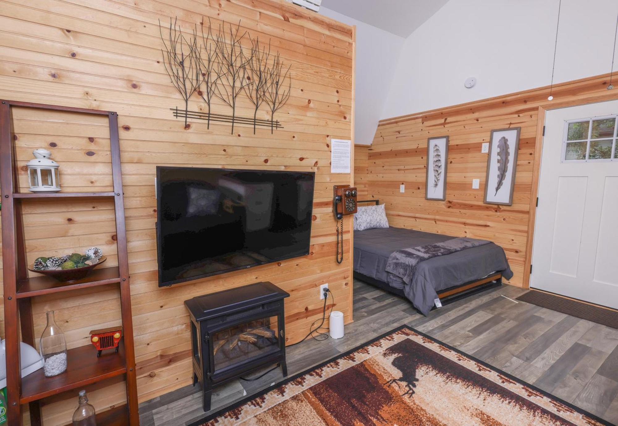 Guest house Peaceful Barn Getaway Fire Pit & Daybed Free Pk