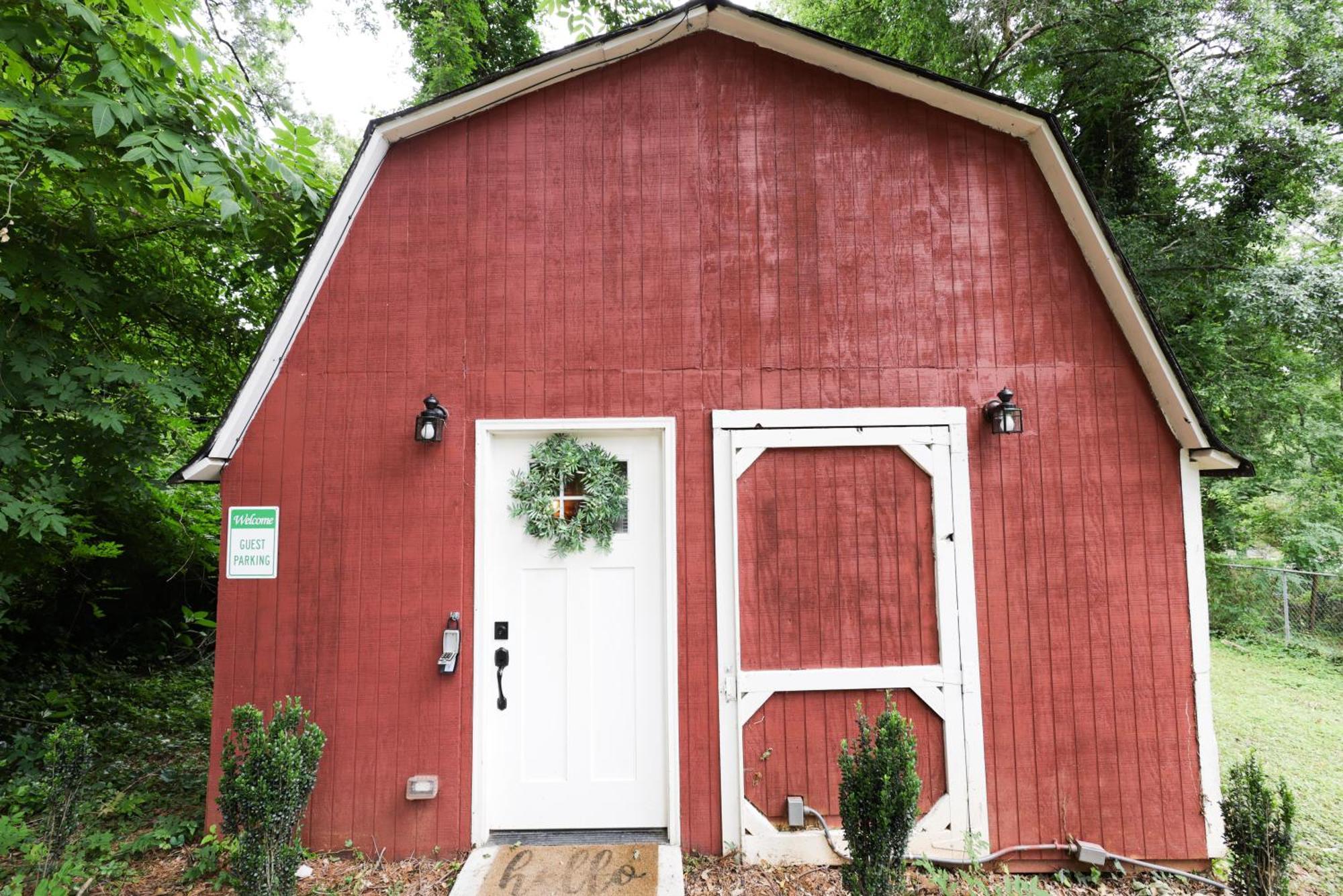 Peaceful Barn Getaway Fire Pit & Daybed Free Pk Atlanta