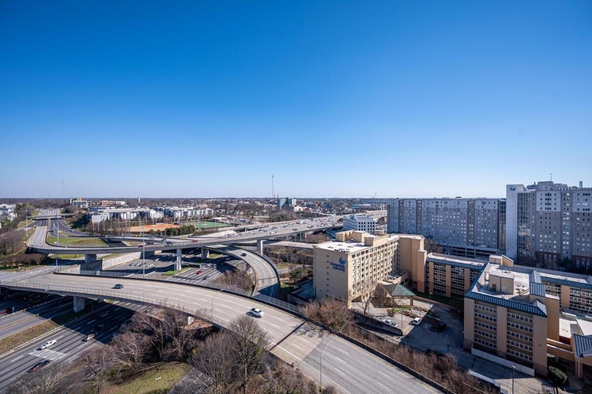 Heart Downtown! View Onsite Parking! King Bed Lm807