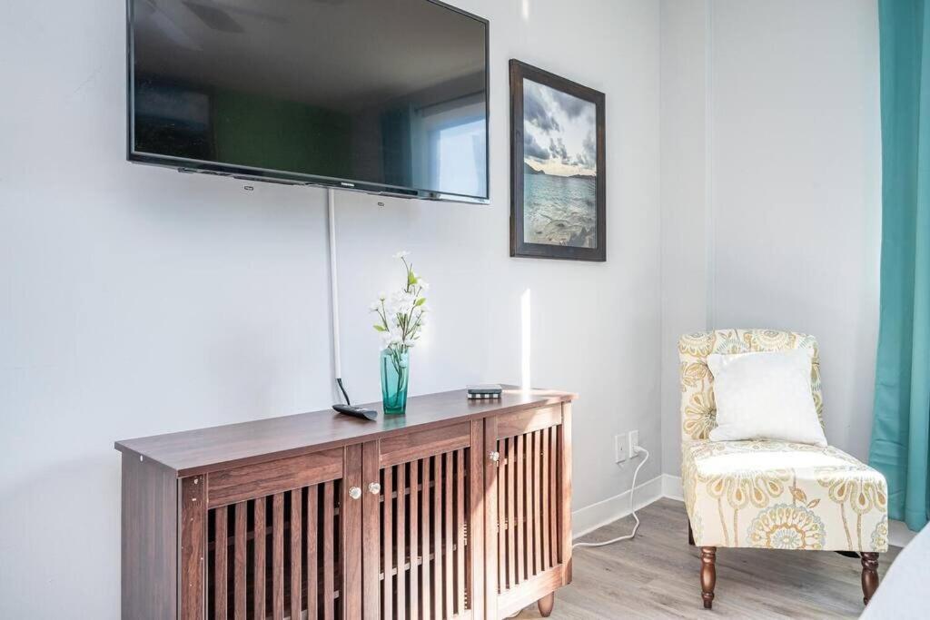 Heart Downtown! View Onsite Parking! King Bed Lm807 Holiday home