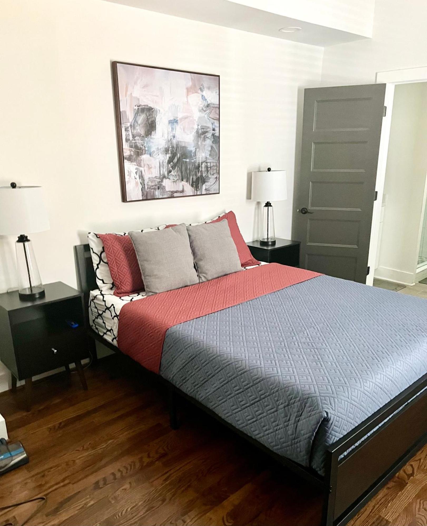 Grove Park- 'newly Renovated' Home- Just Mins From Midtown/downtown Atlanta. Atlanta