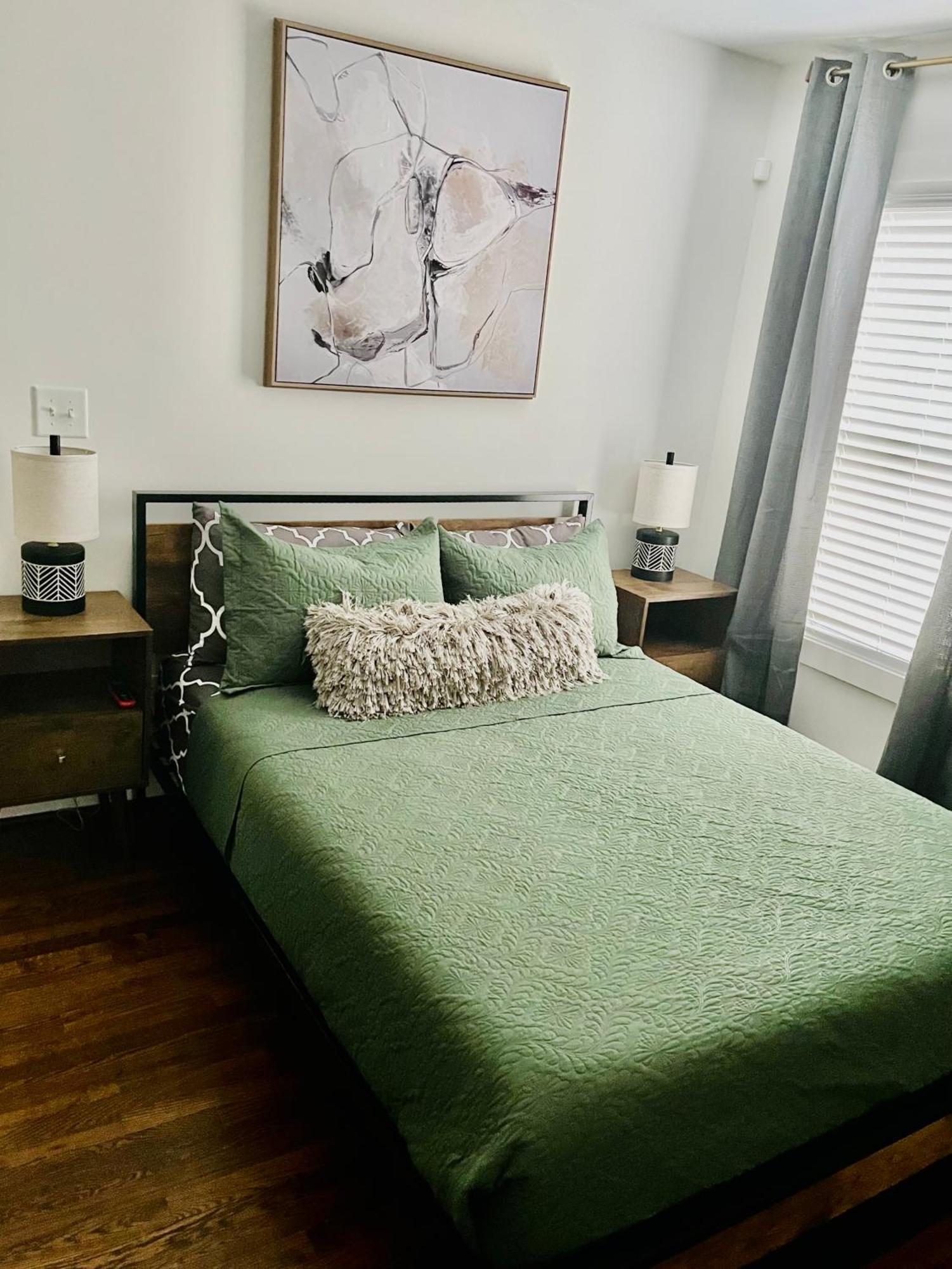 Grove Park- 'newly Renovated' Home- Just Mins From Midtown/downtown Atlanta. Holiday home *
