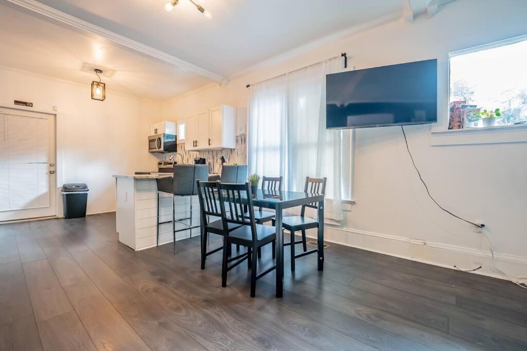Humble 3 Miles Dt Holiday home *