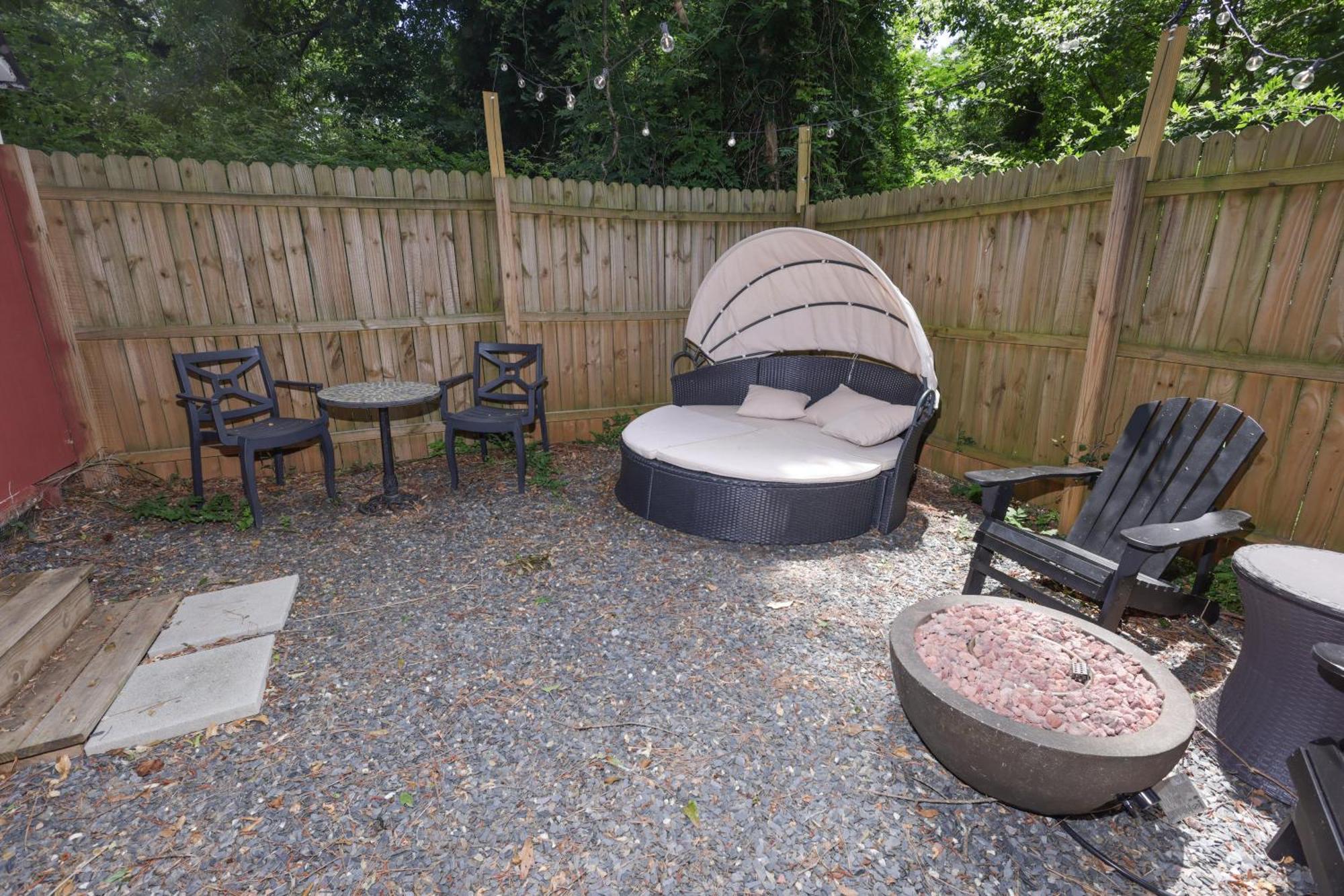 Peaceful Barn Getaway Fire Pit & Daybed Free Pk Guest house *