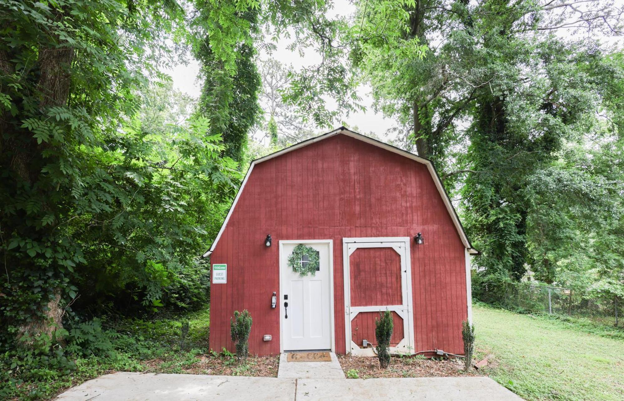 Guest house Peaceful Barn Getaway Fire Pit & Daybed Free Pk