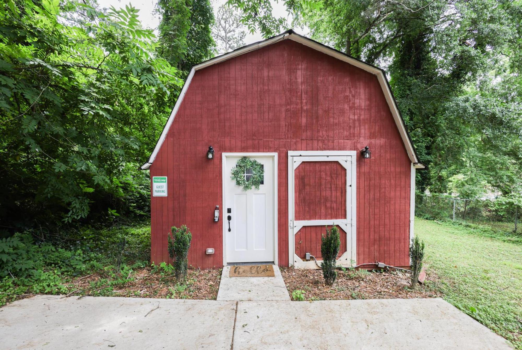 Peaceful Barn Getaway Fire Pit & Daybed Free Pk Guest house Atlanta