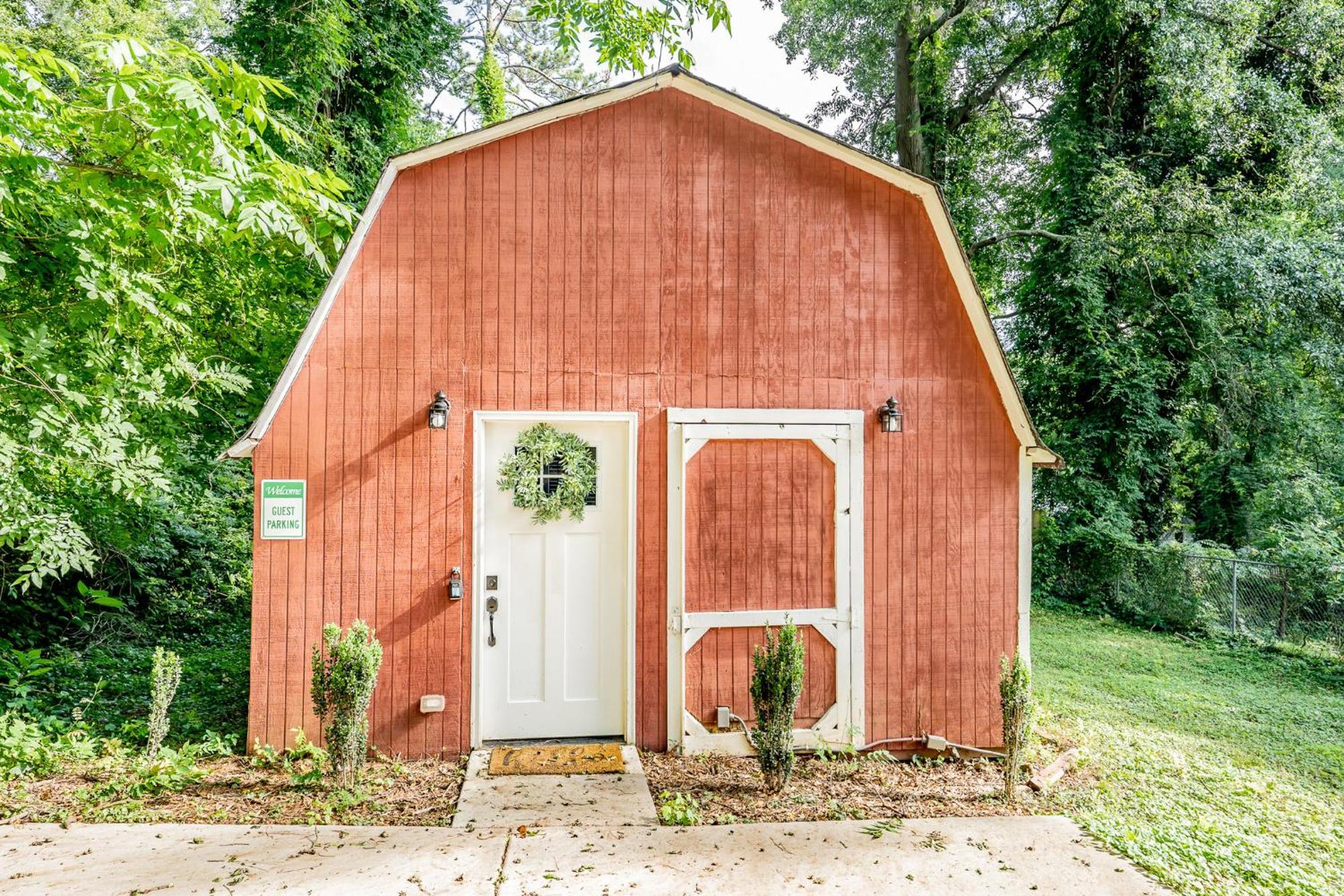 Peaceful Barn Getaway Fire Pit & Daybed Free Pk Atlanta