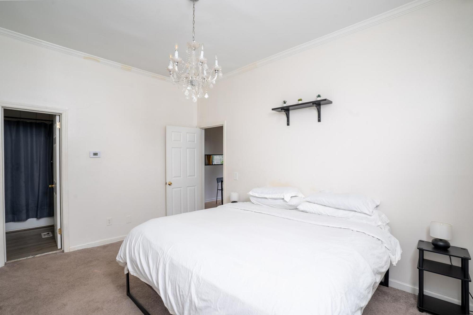 Charming Homey Midtown Oasis W/tropical Patio Apartment