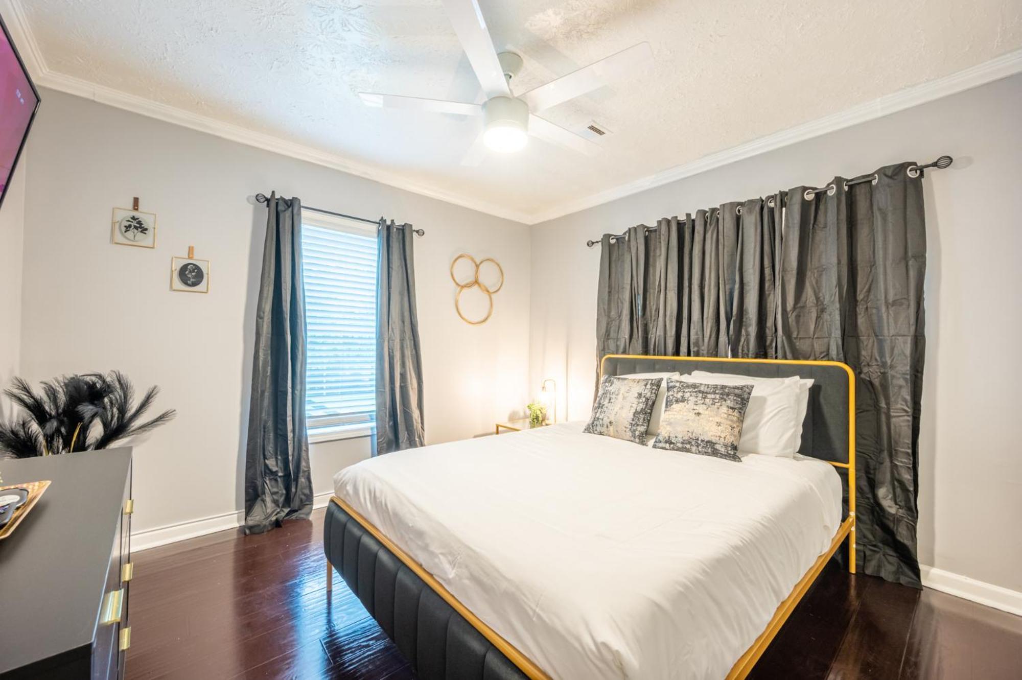 Apartment Modern 2 Bedroom Apt Near Mercedes Close To Everything! Atlanta