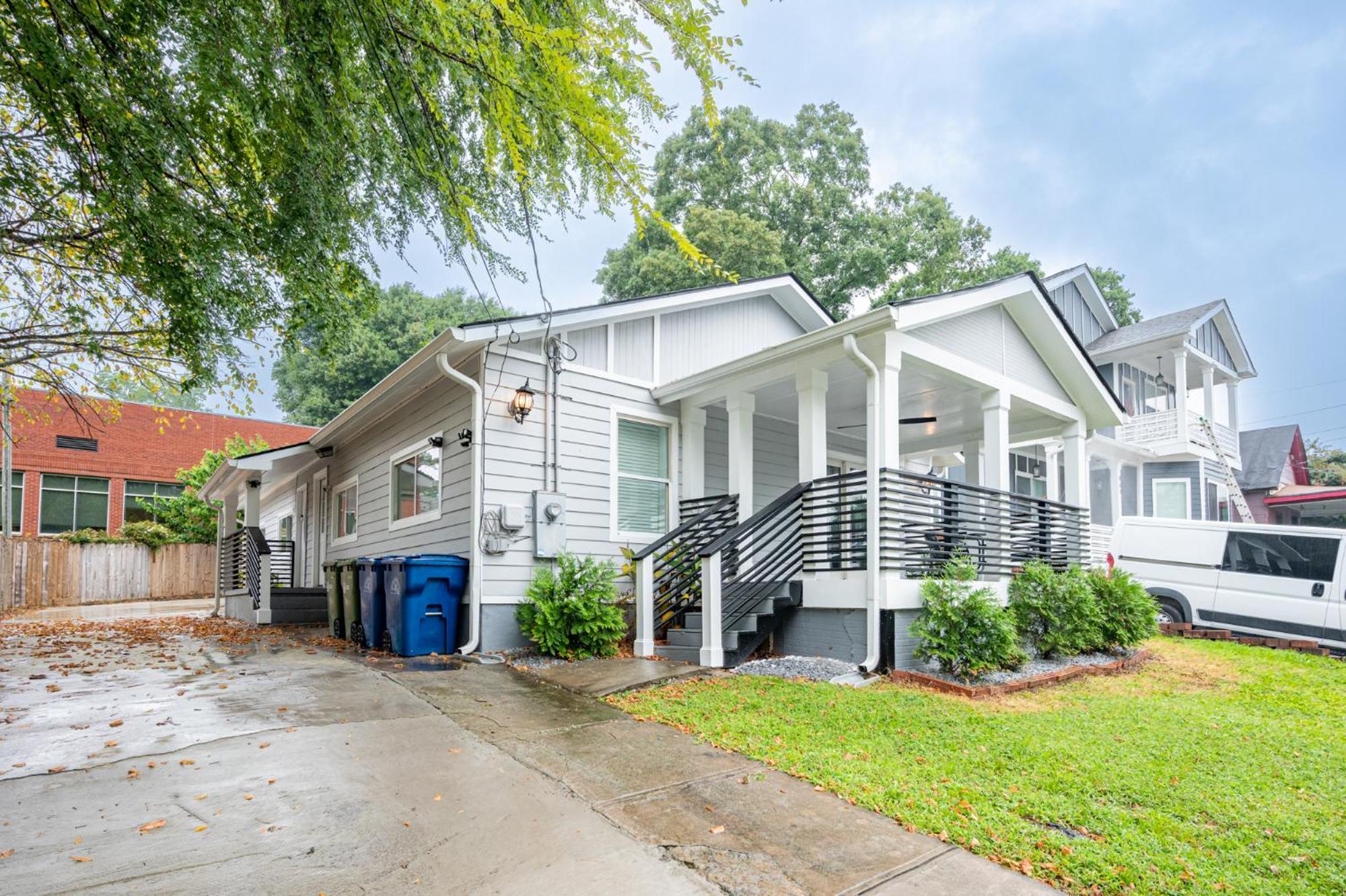Modern 2 Bedroom Apt Near Mercedes Close To Everything! Apartment Atlanta