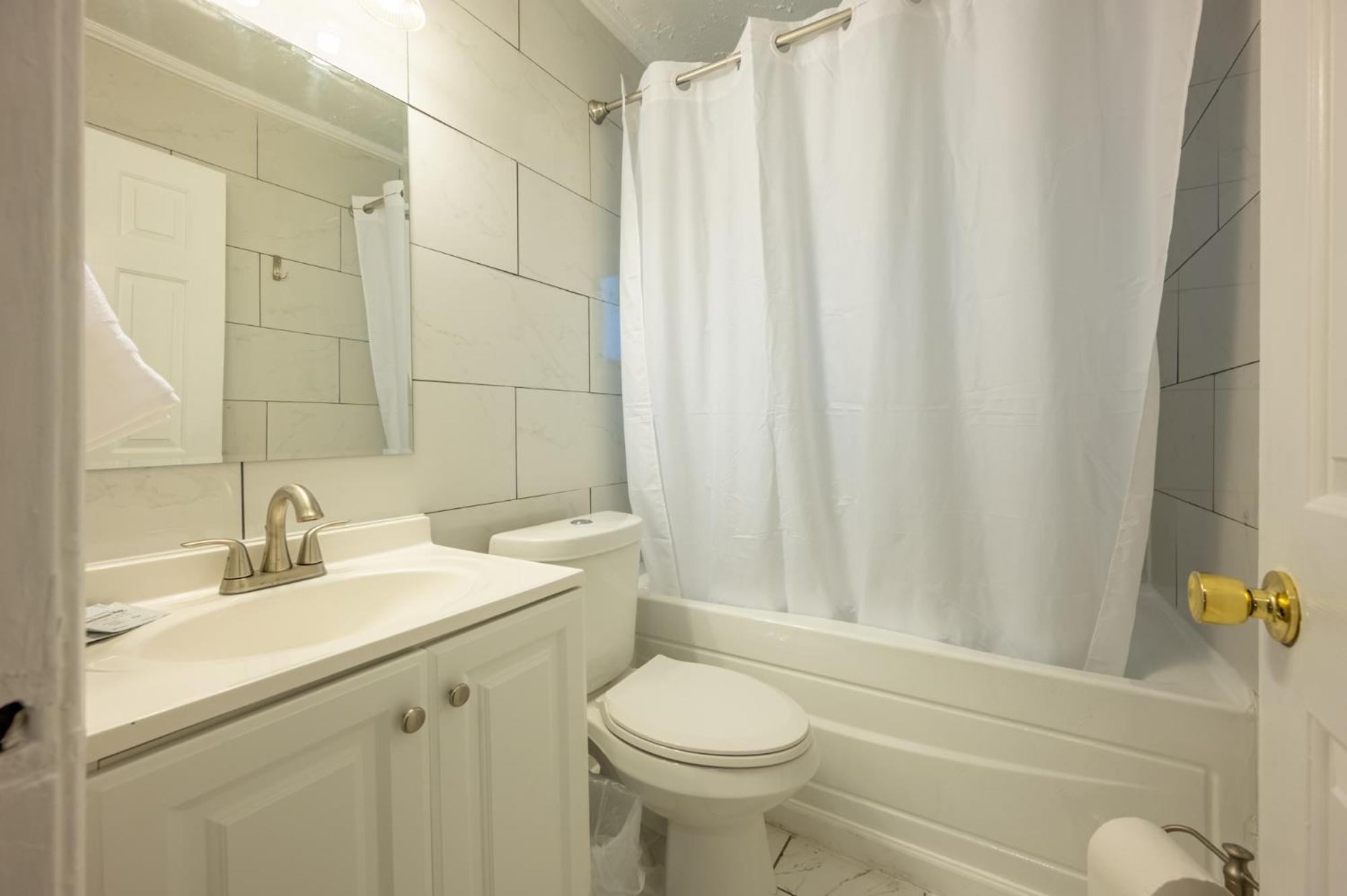 Modern 2 Bedroom Apt Near Mercedes Close To Everything! * Atlanta
