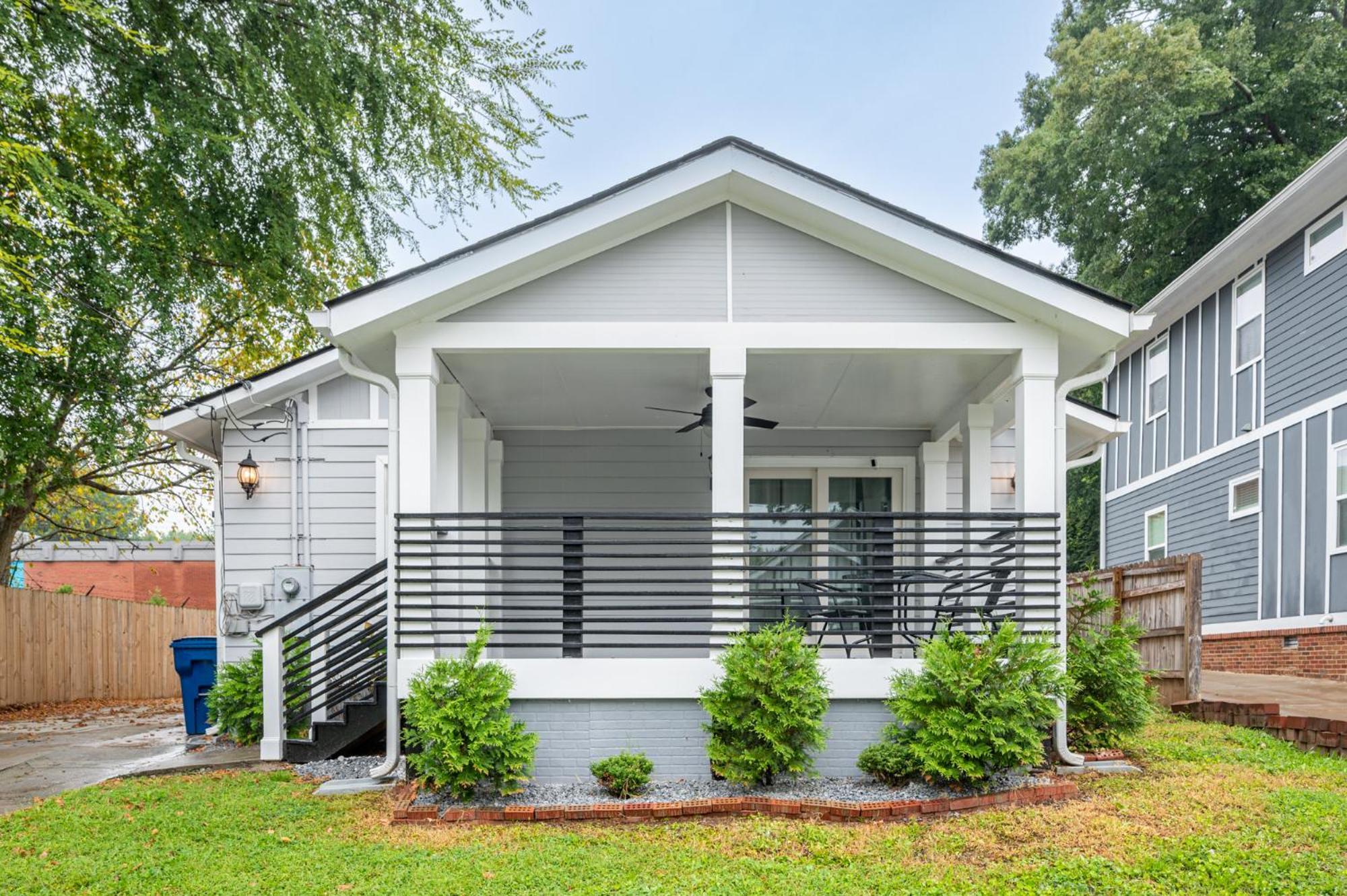 Modern 2 Bedroom Apt Near Mercedes Close To Everything! Atlanta