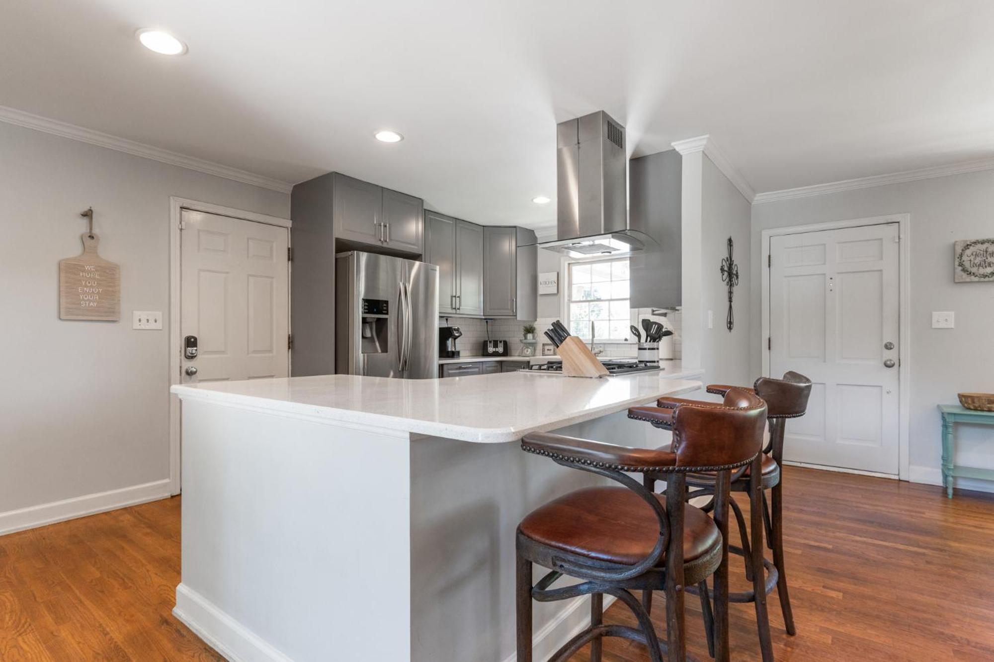 Fully Fenced Rustic Minutes From Truist Park *