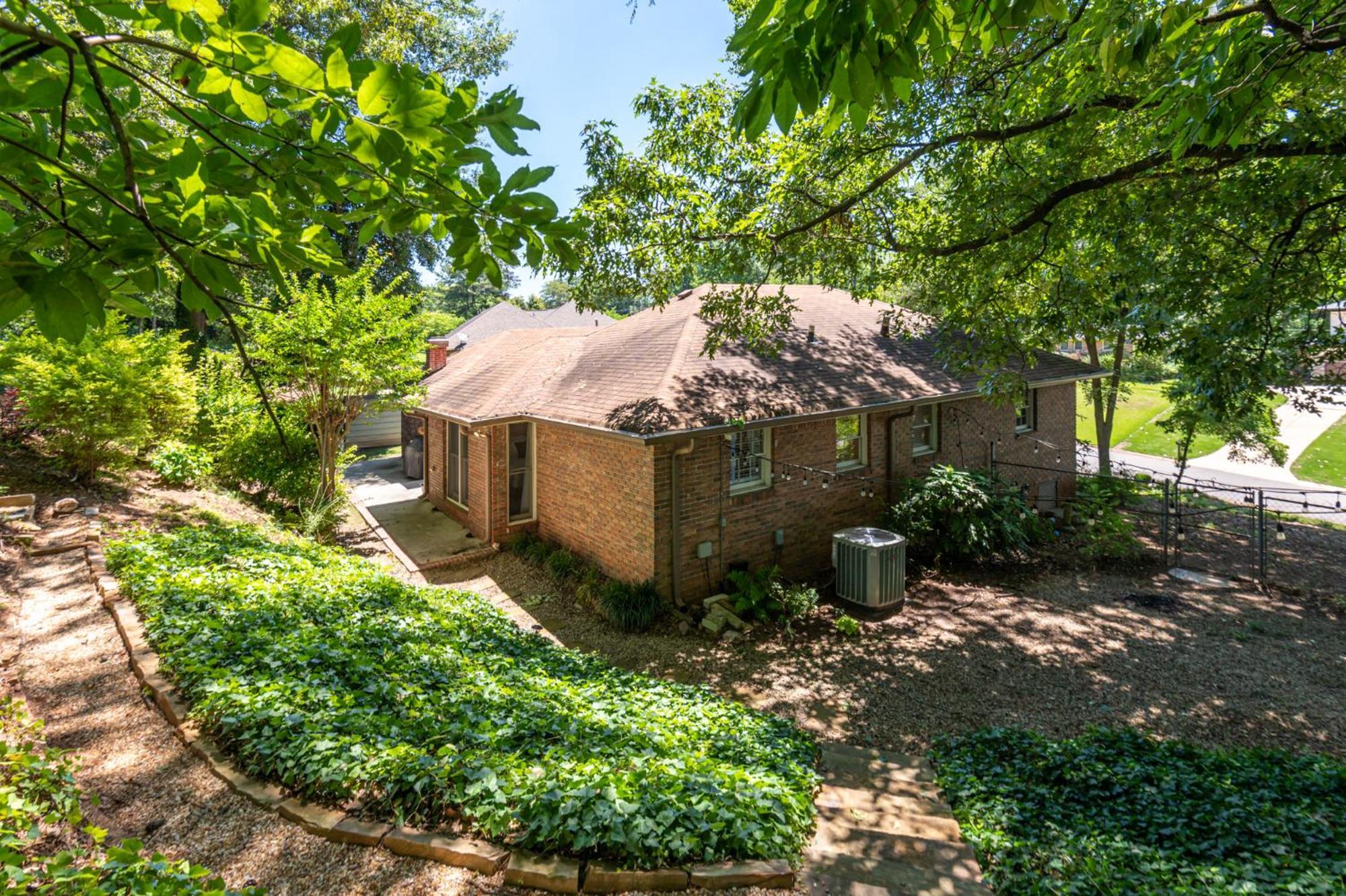 Fully Fenced Rustic Minutes From Truist Park Atlanta