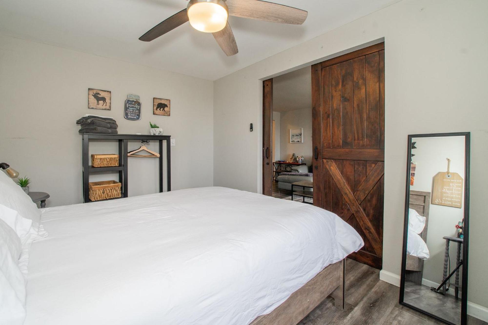 Welcoming Barn, 2 Bedroom & 1 Bath & Parking Atlanta