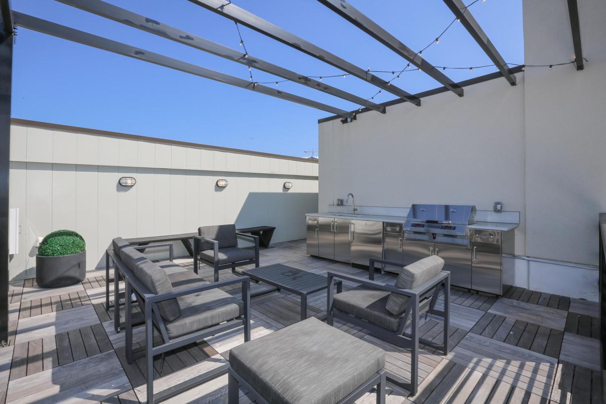 Loft Style Spacious Lux 102, Sleeps 6 Apartment