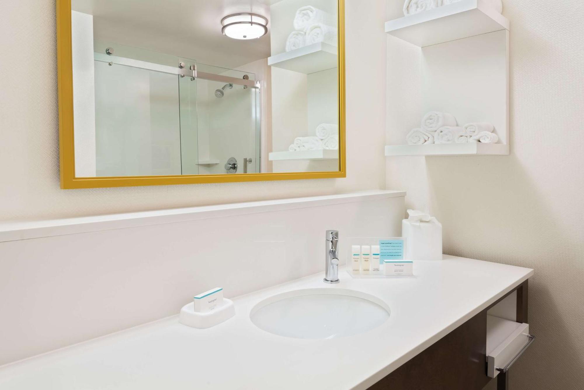 Hampton & Buckhead Place 3*