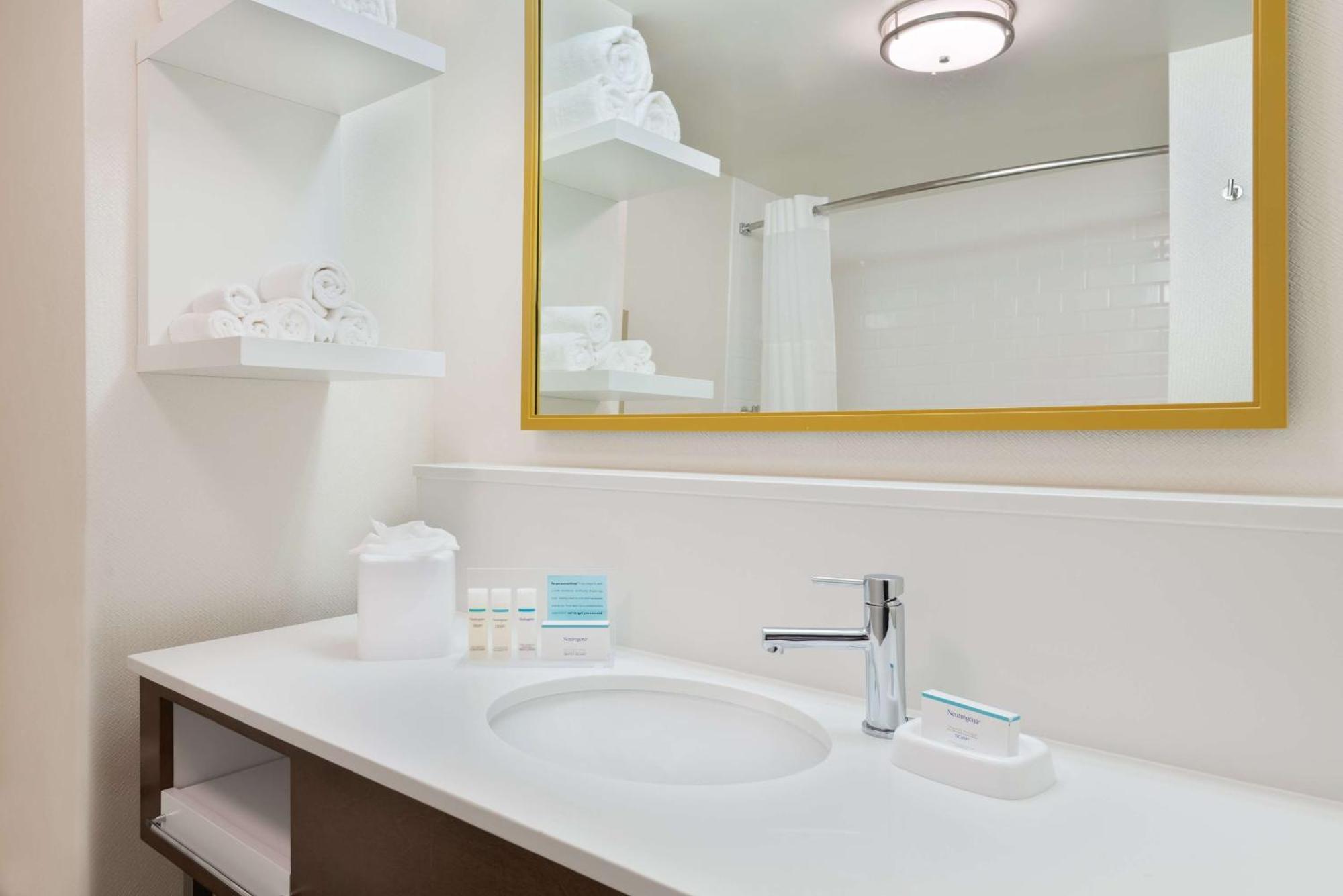 Hampton & Buckhead Place Hotel Atlanta