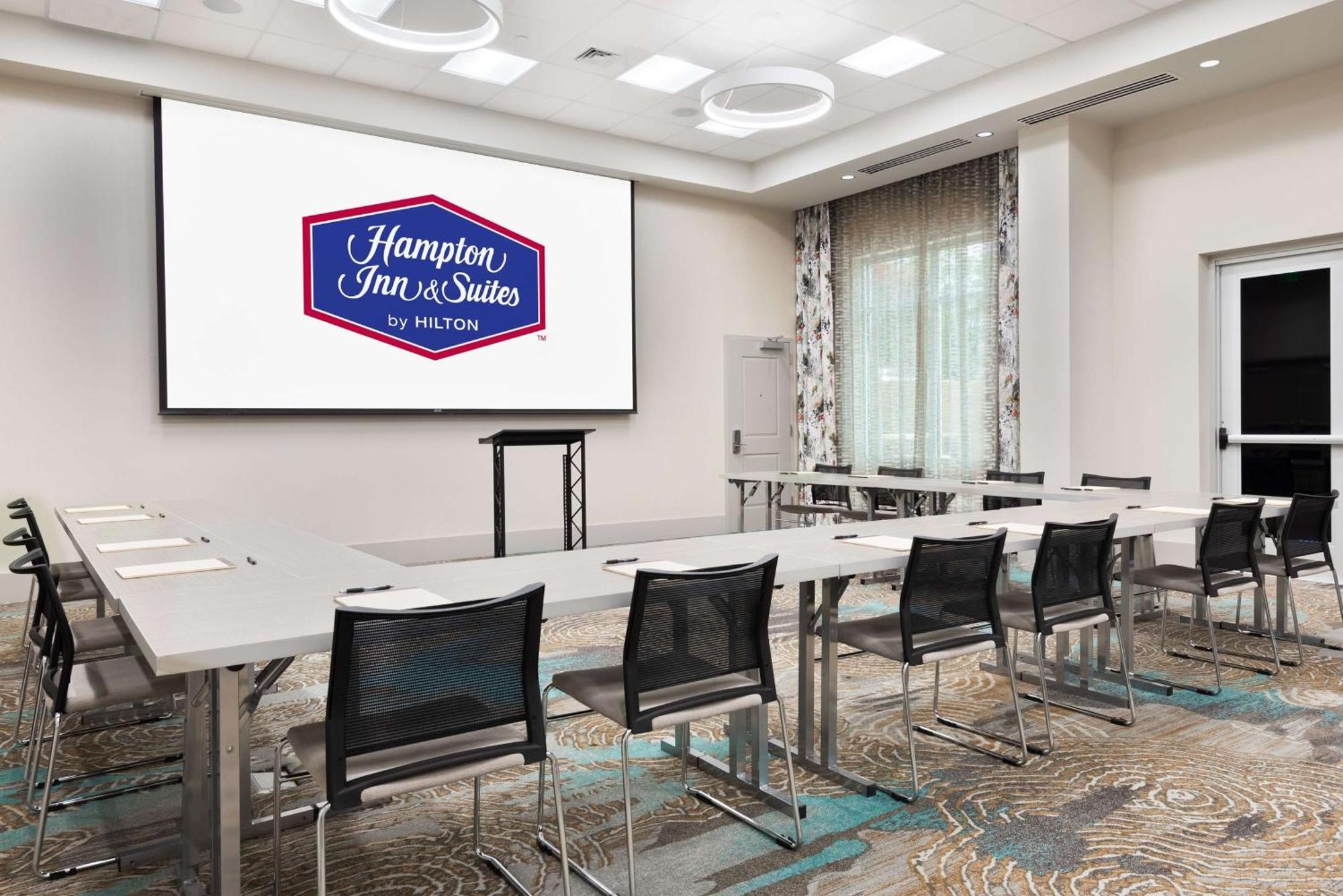 Hampton & Buckhead Place Hotel