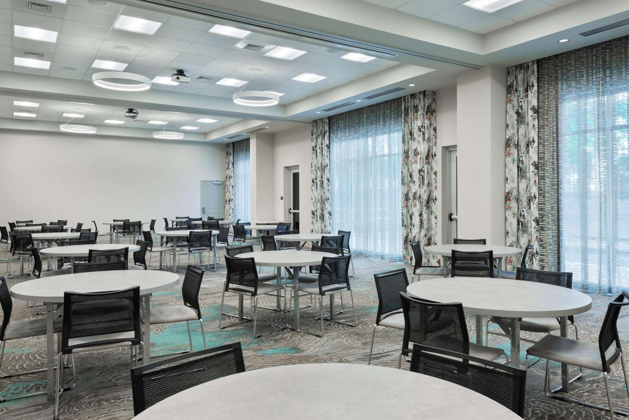 Hampton & Buckhead Place 3*