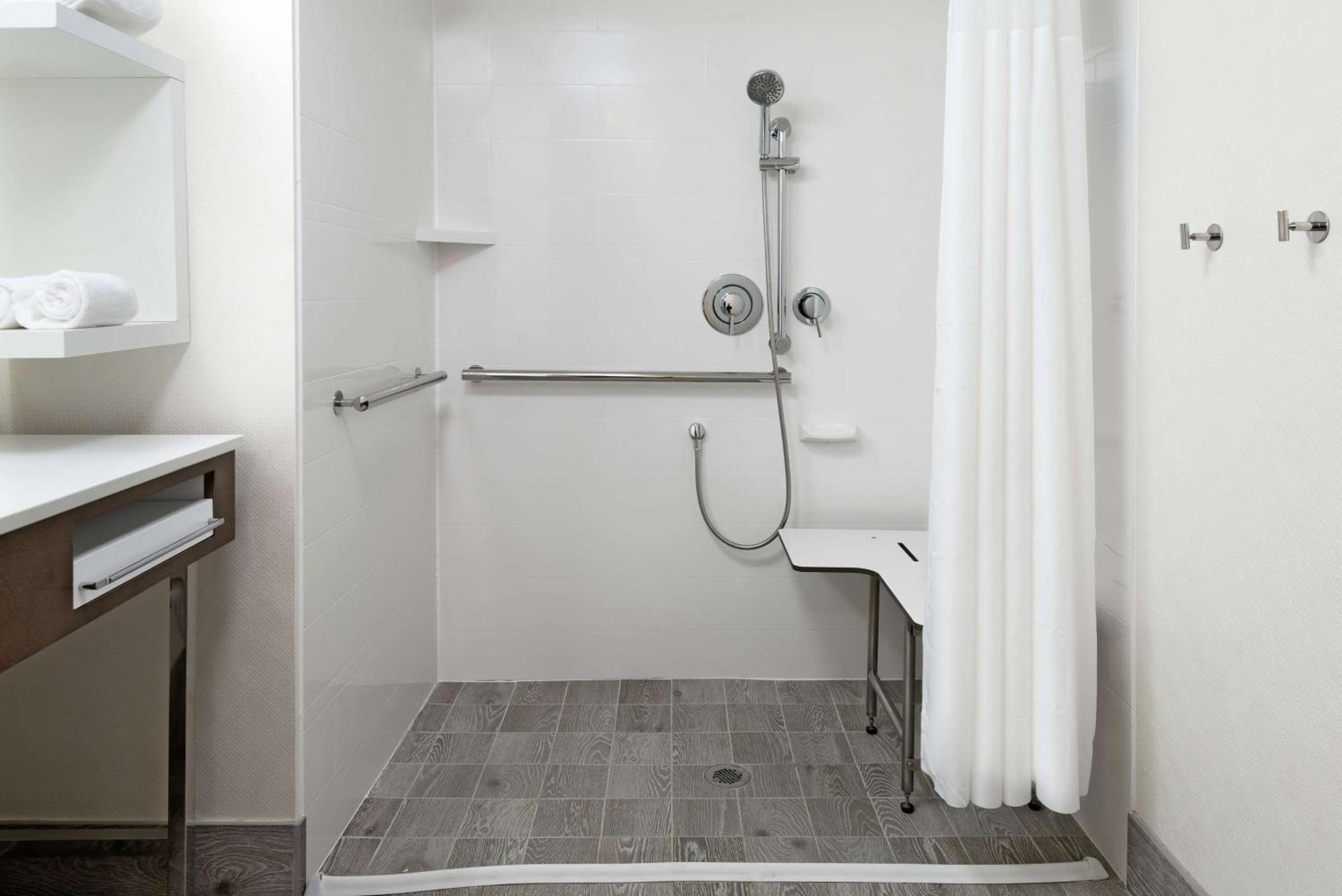 Hotel Hampton & Buckhead Place 3*