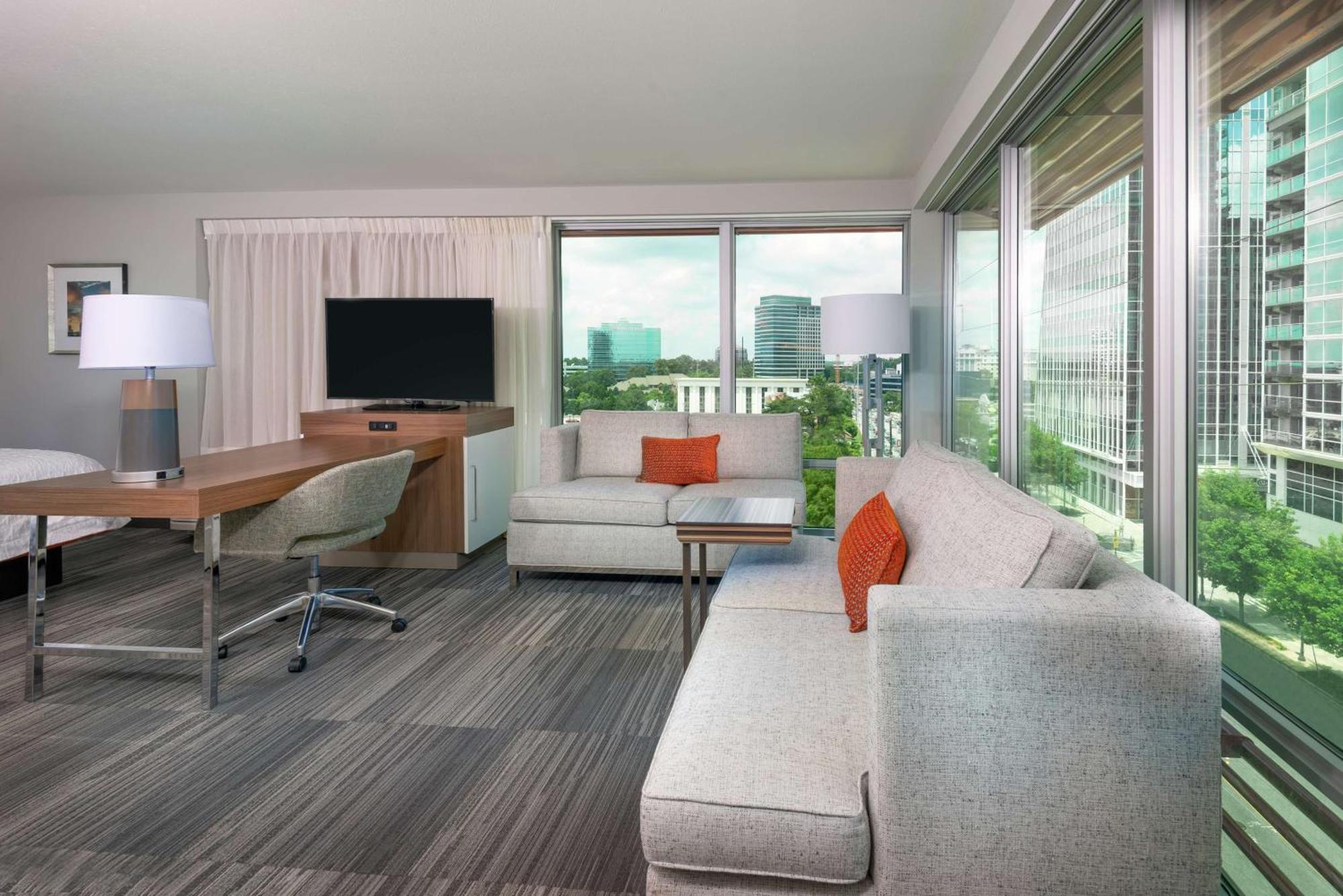 Hampton & Buckhead Place 3*