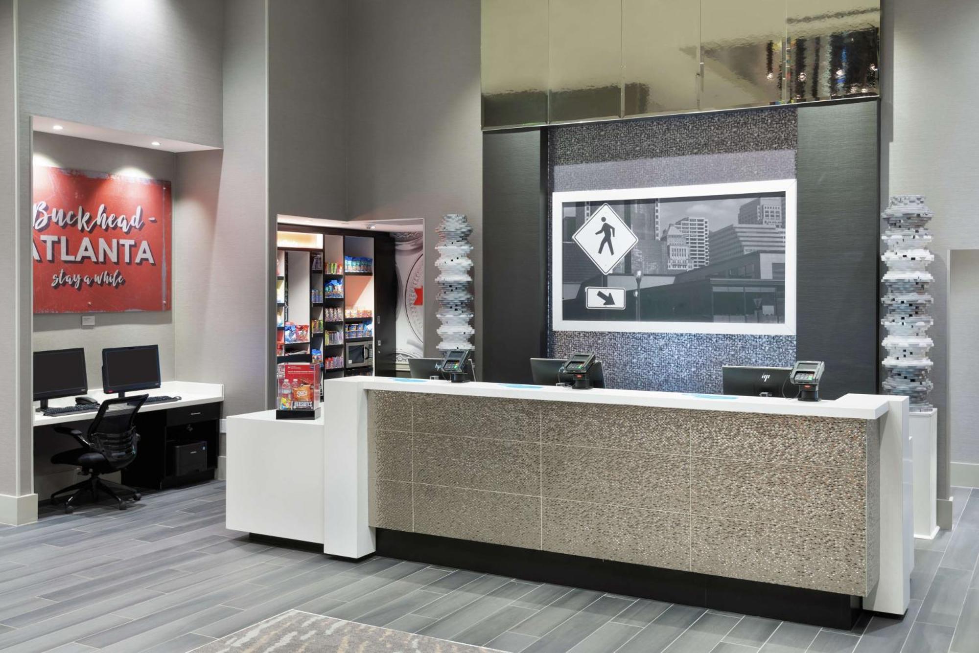Hampton & Buckhead Place Hotel 3*