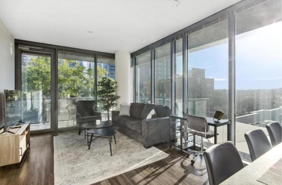 Apartment At Azure *