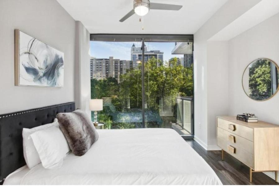 Apartment At Azure *